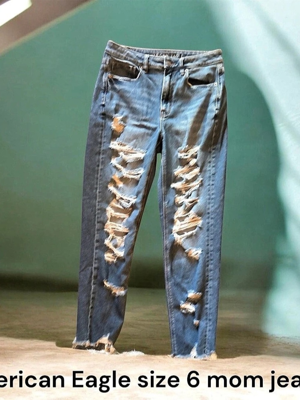 American Eagle Women's Distressed Jeans Waist 6 in Blue